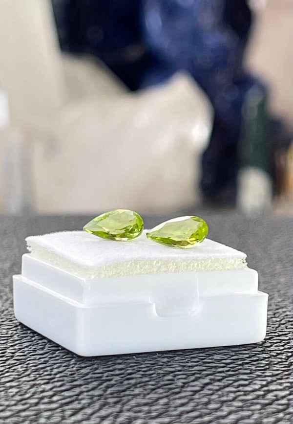 Peridoot edelsteen facet geslepen druppel, klein, per paar