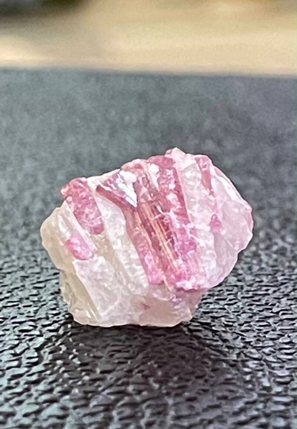 Roze Toermalijn in Kwarts uit Brazilië ruw, klein