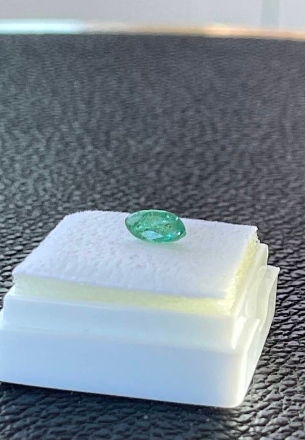 Smaragd edelsteen facet geslepen marquise vorm, klein