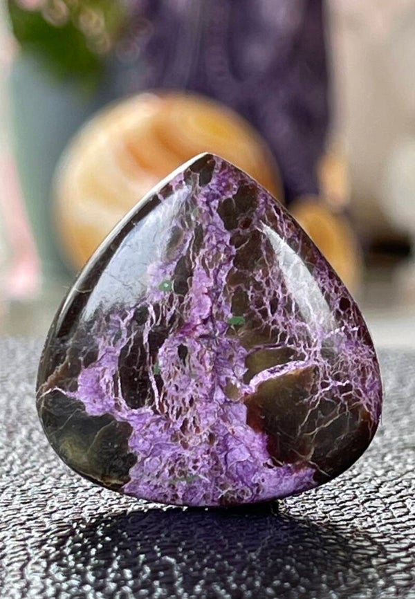 Purpuriet edelsteen cabochon druppel, medium