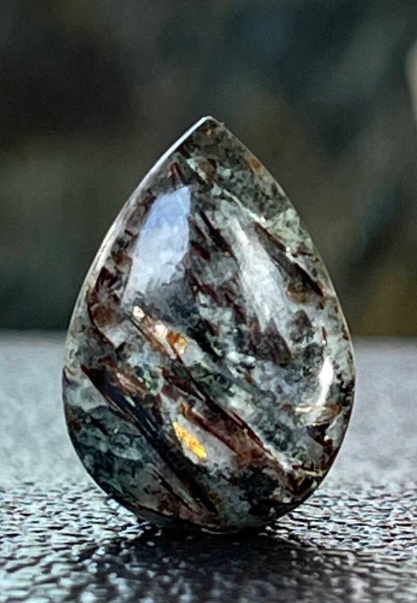 Astrofylliet edelsteen cabochon druppel, medium