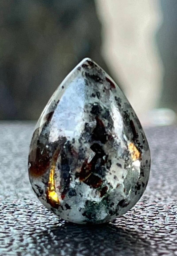 Astrofylliet edelsteen cabochon druppel, medium