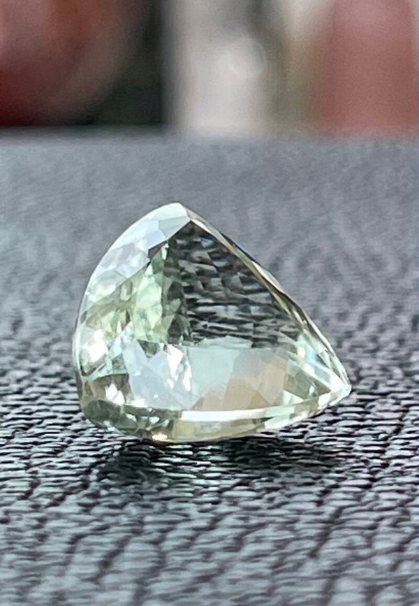 Groene Amethist edelsteen checker facet geslepen driehoek, medium