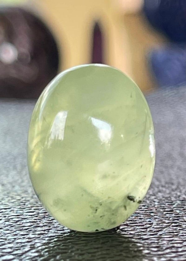 Prehniet edelsteen cabochon ovaal, medium
