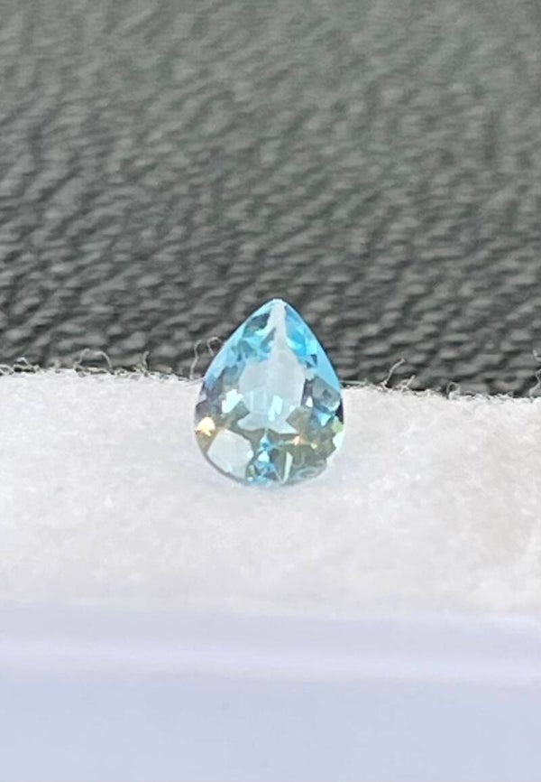 Blauwe Topaas edelsteen facet geslepen peervorm, klein