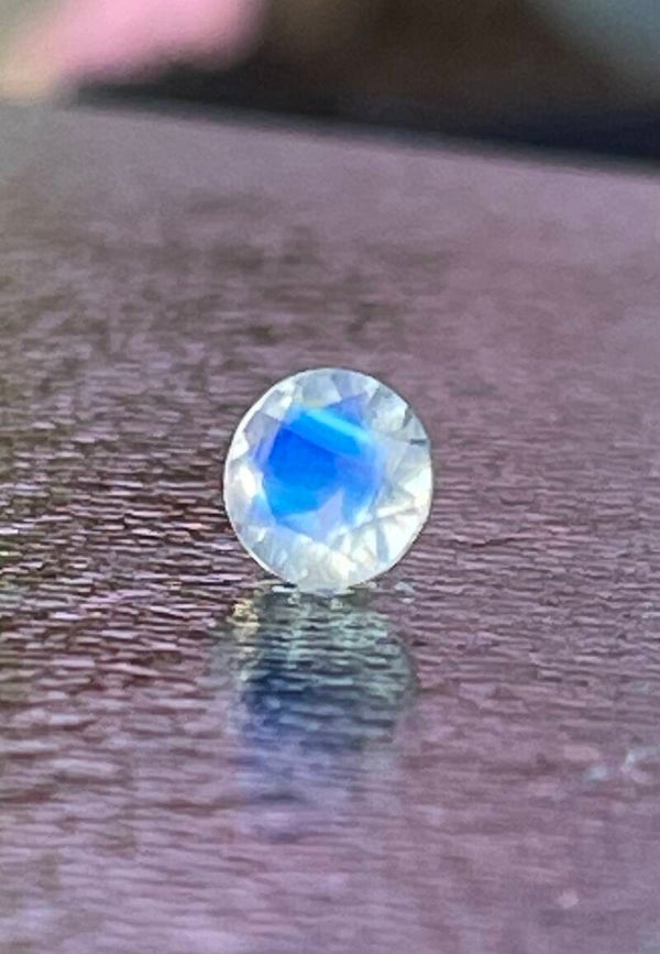 Regenboog Maansteen facet geslepen rond, klein