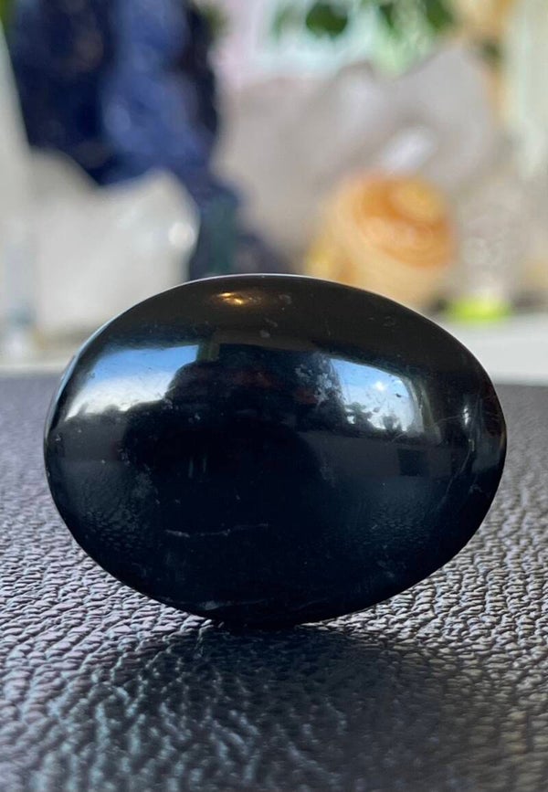 Zwarte Toermalijn knuffelsteen plat