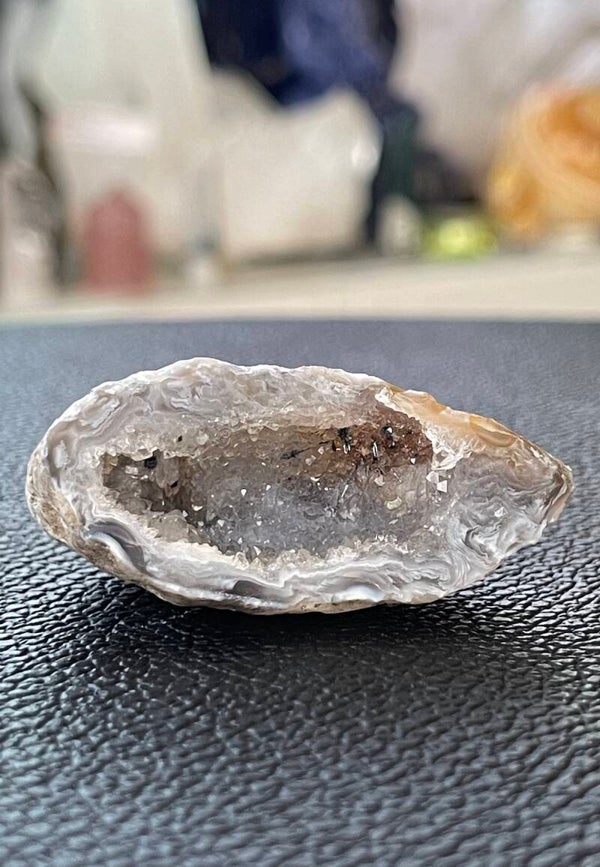 Agaat geode ruw met gepolijste rand, klein