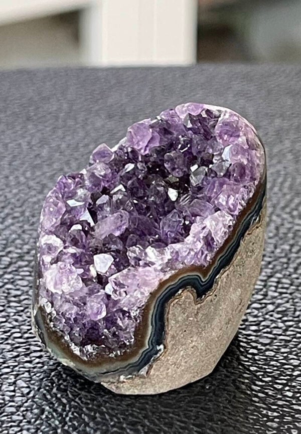 Amethist free form geode staand, klein