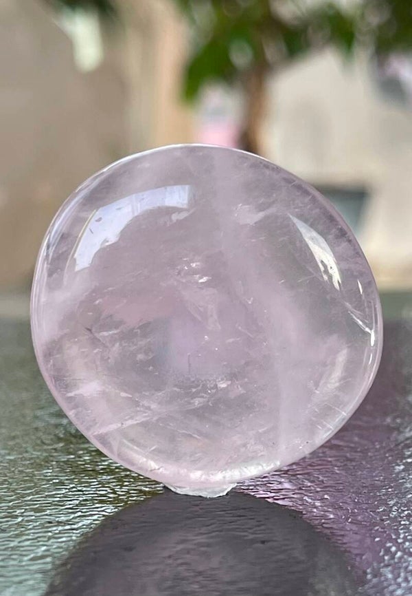 Rozenkwarts knuffelsteen plat