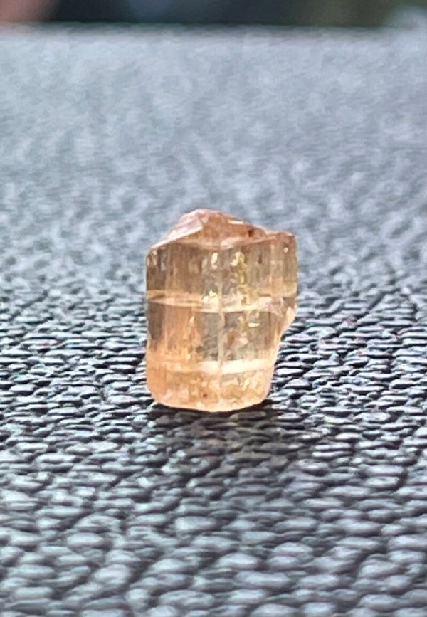 Imperial Topaas ruw staafje uit Brazilië ruw, klein