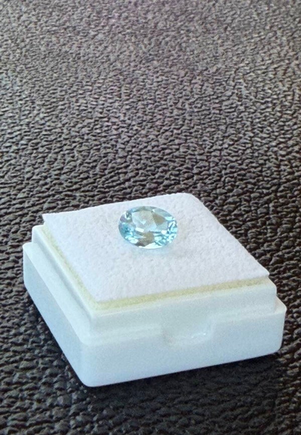 Blauwe Topaas edelsteen facet geslepen ovaal, klein