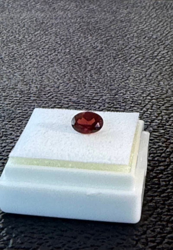 Granaat edelsteen facet geslepen ovaal, klein