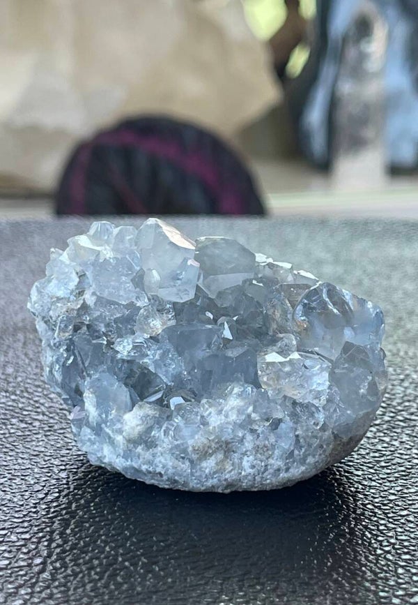 Celestien uit Madagaskar ruw, medium