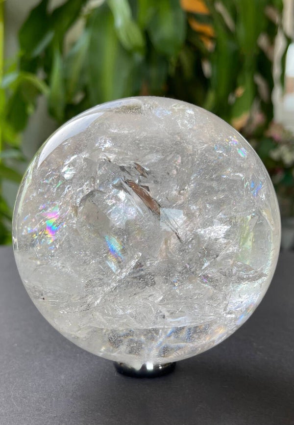 Bergkristal met regenboog bol, groot 10,8cm