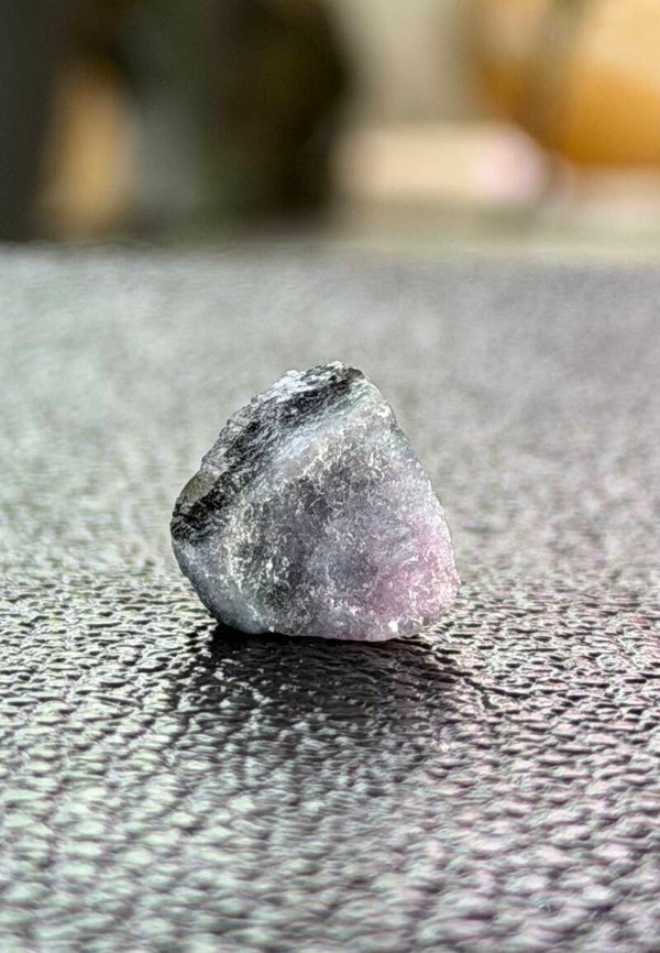 Roze Toermalijn uit Brazilië ruw, klein