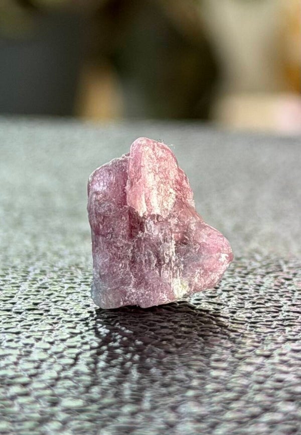 Roze Toermalijn uit Brazilië ruw, klein