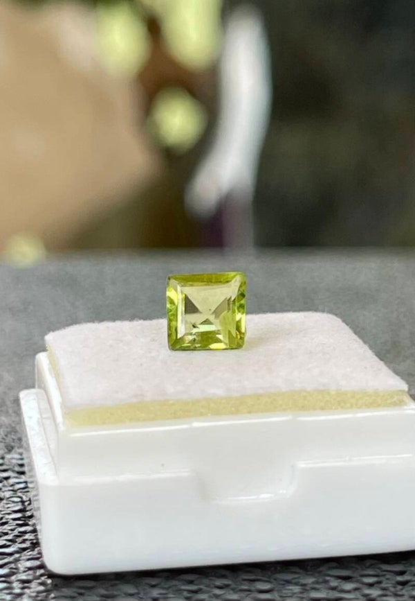 Peridoot edelsteen facet geslepen vierkant, klein