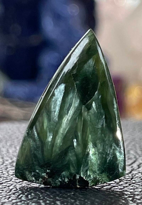 Serafiniet edelsteen cabochon free form, medium