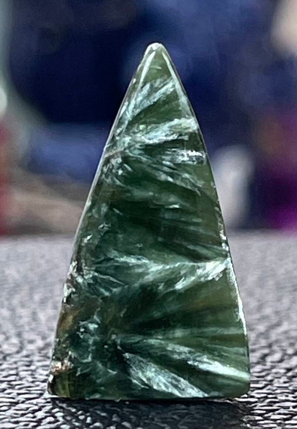 Serafiniet edelsteen cabochon free form, medium