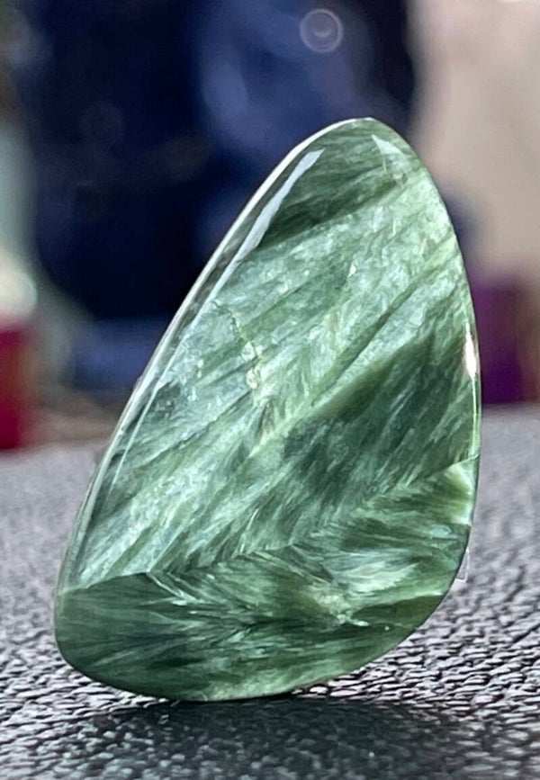 Serafiniet edelsteen cabochon free form, medium