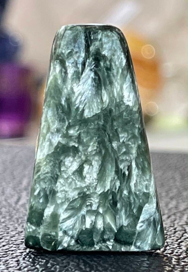 Serafiniet edelsteen cabochon free form, medium