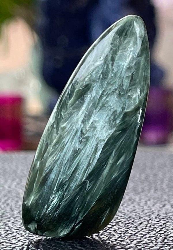 Serafiniet edelsteen cabochon free form, medium