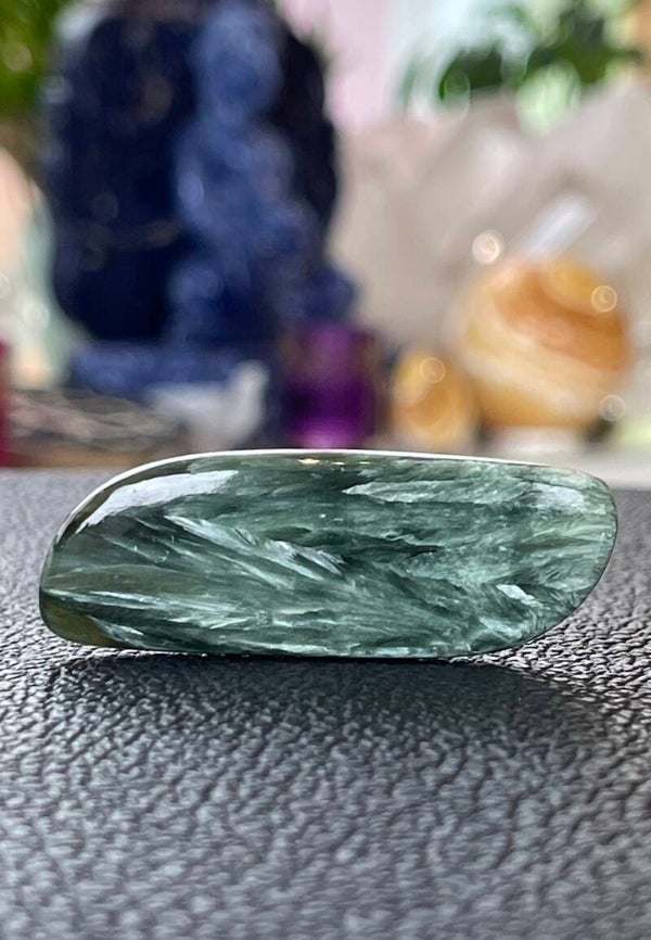 Serafiniet edelsteen cabochon free form, medium