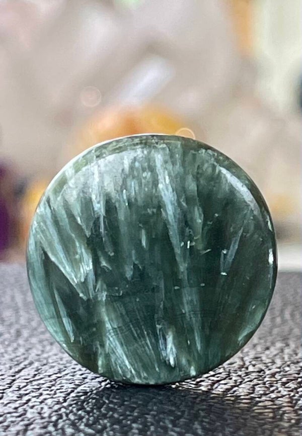 Serafiniet edelsteen cabochon rond, medium