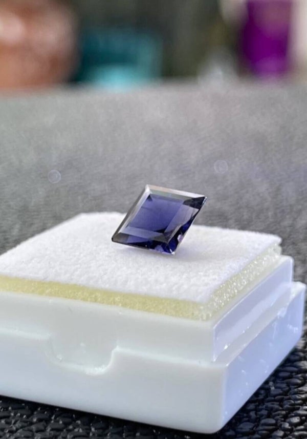 Ioliet edelsteen facet geslepen carré, klein