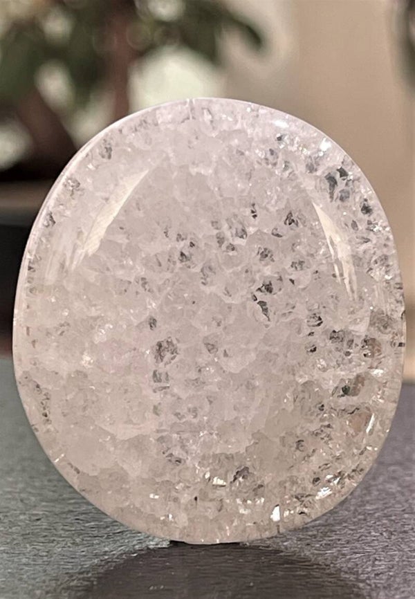 Iriskwarts knuffelsteen plat