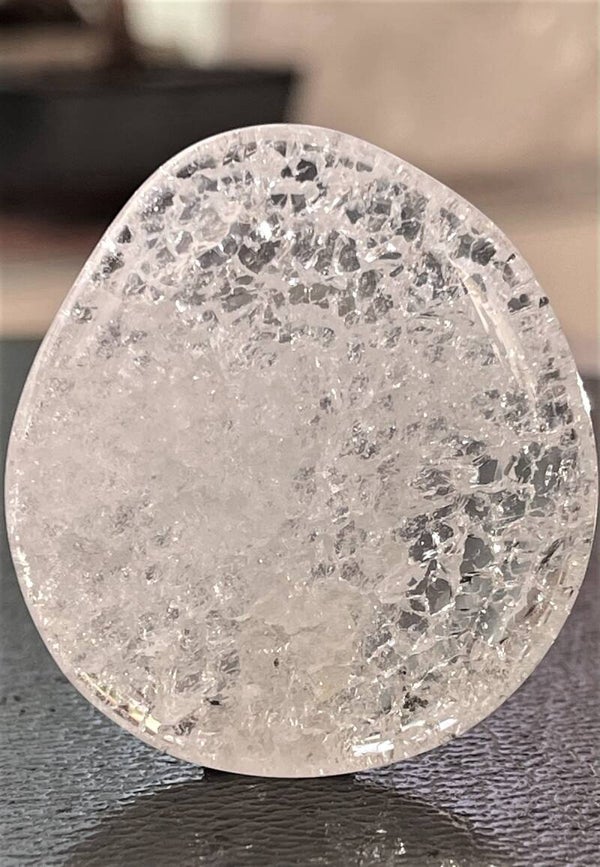 Iriskwarts knuffelsteen plat