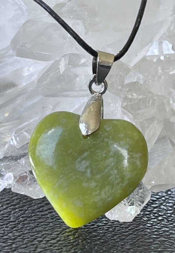 Jade hangertje hart, met veter