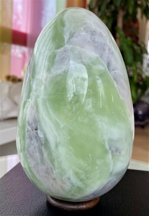 Jade met Robijn ei uit Afghanistan, groot 19cm