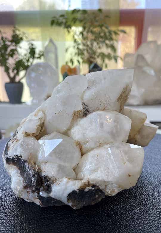 Kaarskwarts punten cluster uit Madagaskar ruw, groot