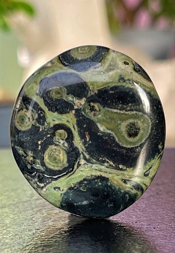 Kambaba Jaspis knuffelsteen plat