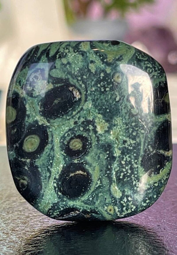 Kambaba Jaspis knuffelsteen plat