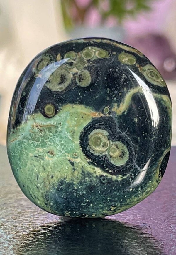 Kambaba Jaspis knuffelsteen plat