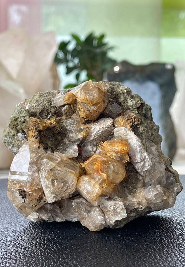 Kwarts dubbeleinder punten op matrix uit Marokko ruw, medium-groot