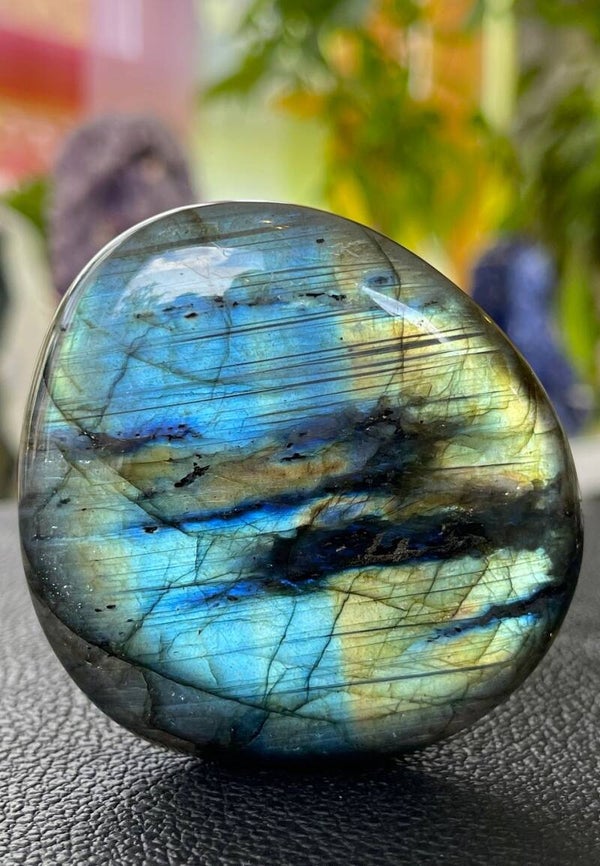 Labradoriet handsteen, groot