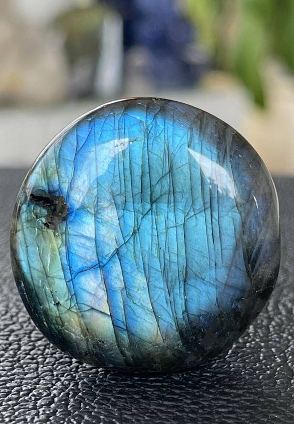 Labradoriet knuffelsteen plat