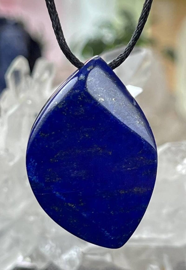 Lapis Lazuli hangertje doorboord, met veter