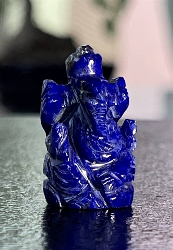 Ganesha beeld van Lapis Lazuli met Pyriet, heel klein