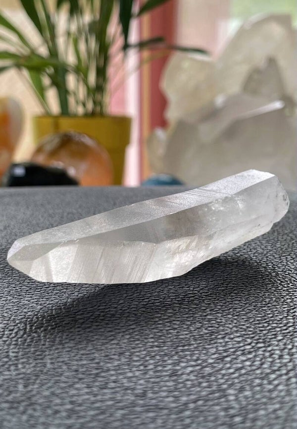 Lemurische Bergkristal punt ruw uit Brazilië, medium