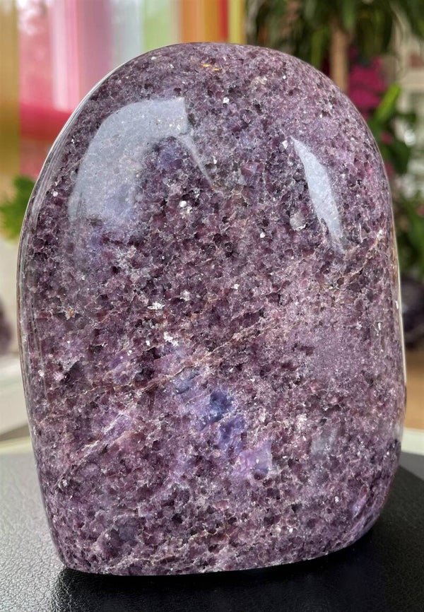 Lepidoliet free form gepolijst uit Madagaskar, groot