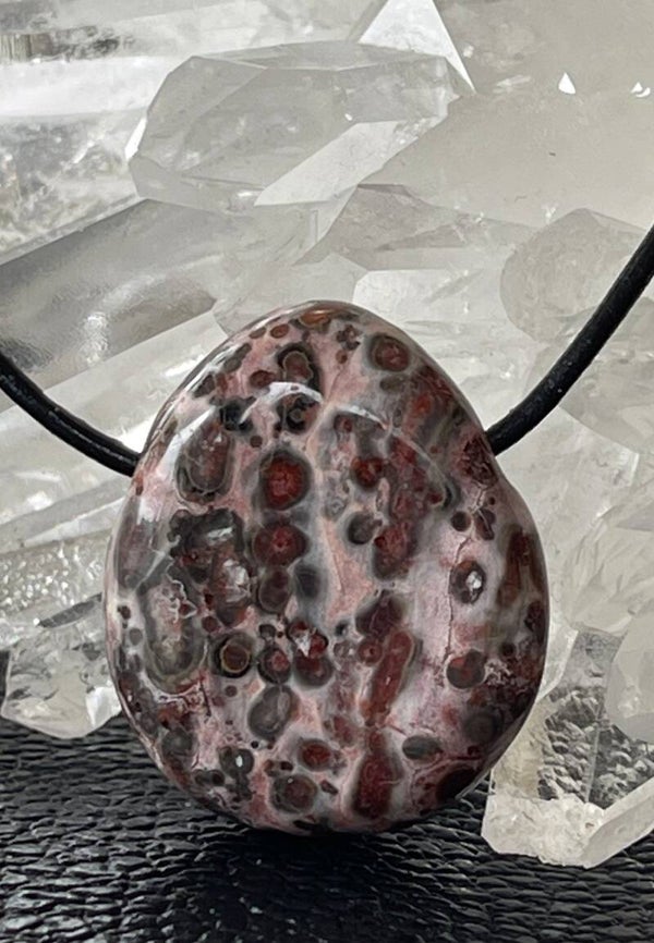 Luipaard Jaspis hangertje doorboord, met veter