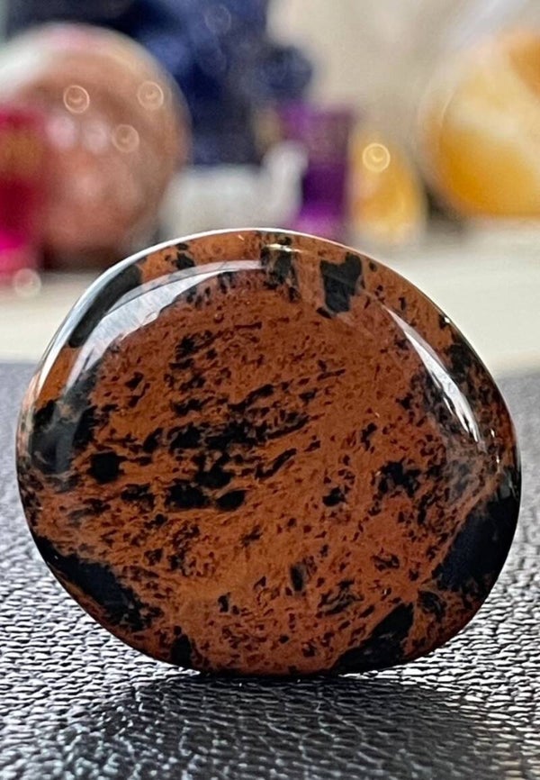 Mahonie Obsidiaan knuffelsteen plat