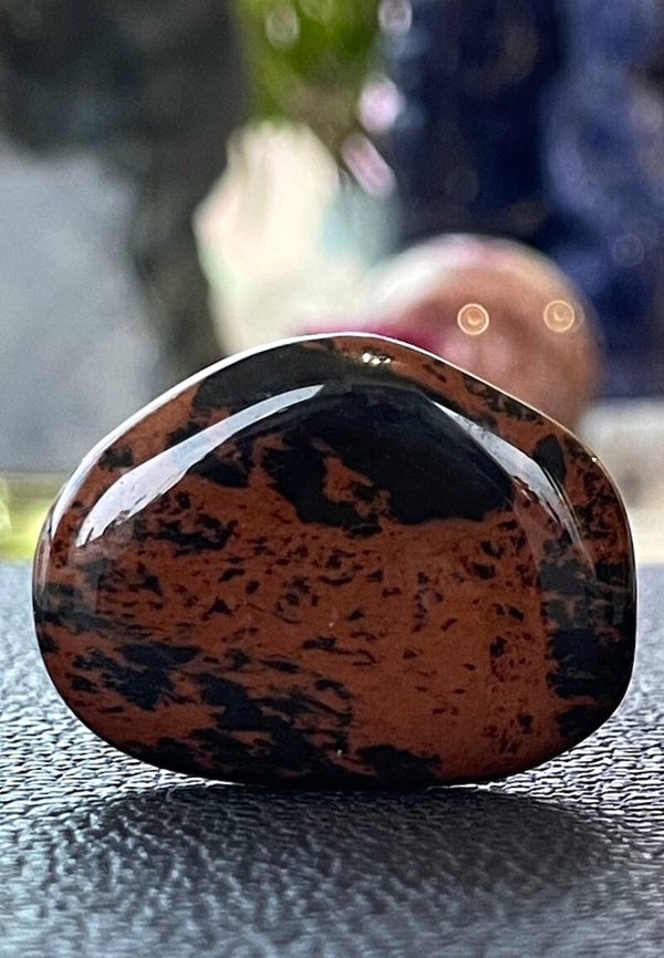 Mahonie Obsidiaan knuffelsteen plat