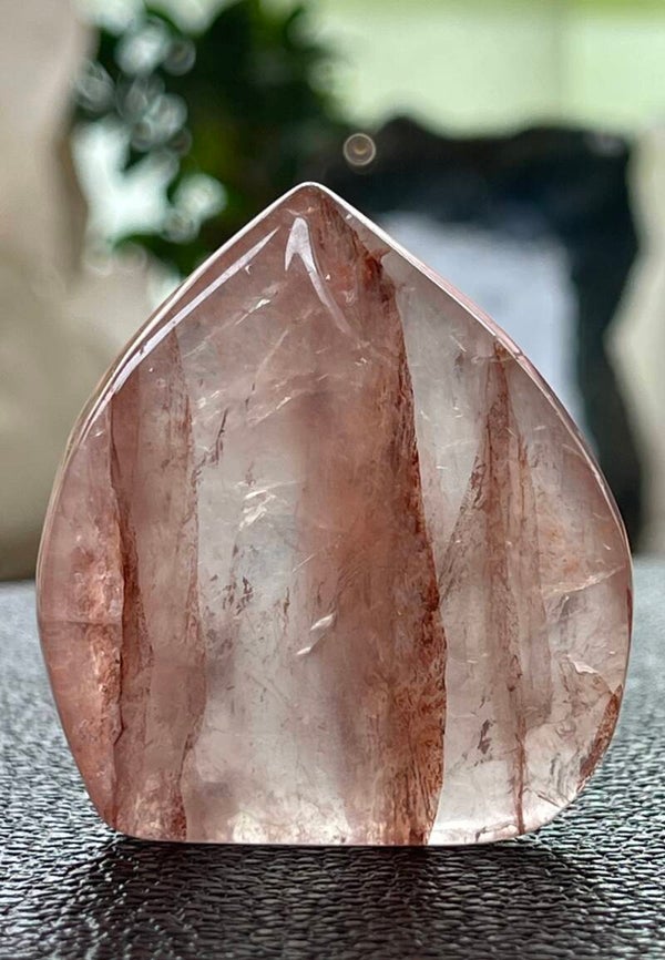 Maria Magdalena Lemurian Kwarts free form staand, klein