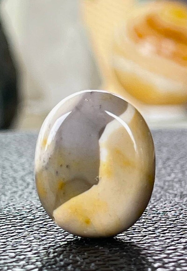 Mookaiet knuffelsteen plat, heel klein